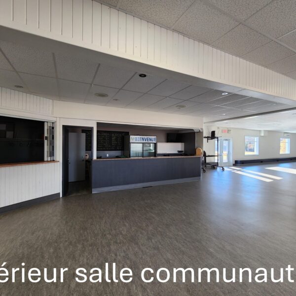 Intérieur salle communautaire